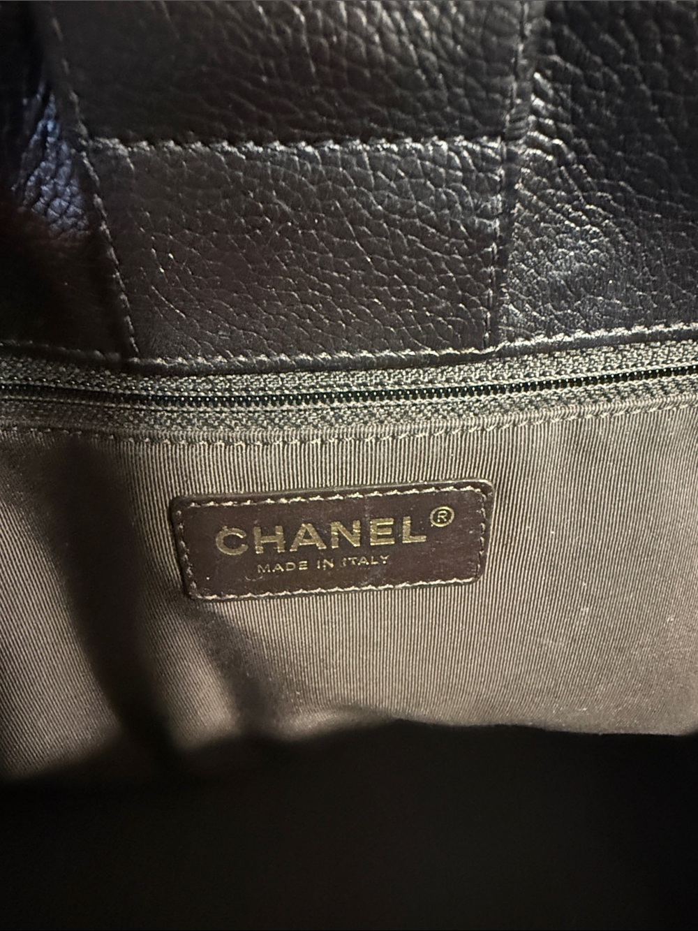 CHANEL Brown Leather Shoulder Bag with Gold CC Hardware - Picture 6 of 7